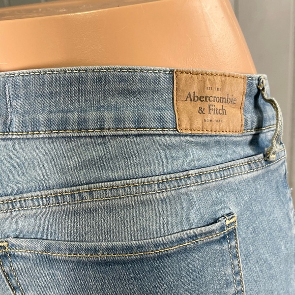 * Abercrombie &Fitch Women's Light Washed  Mid-Rise  Jeans Sz 10R - Picture 4 of 16